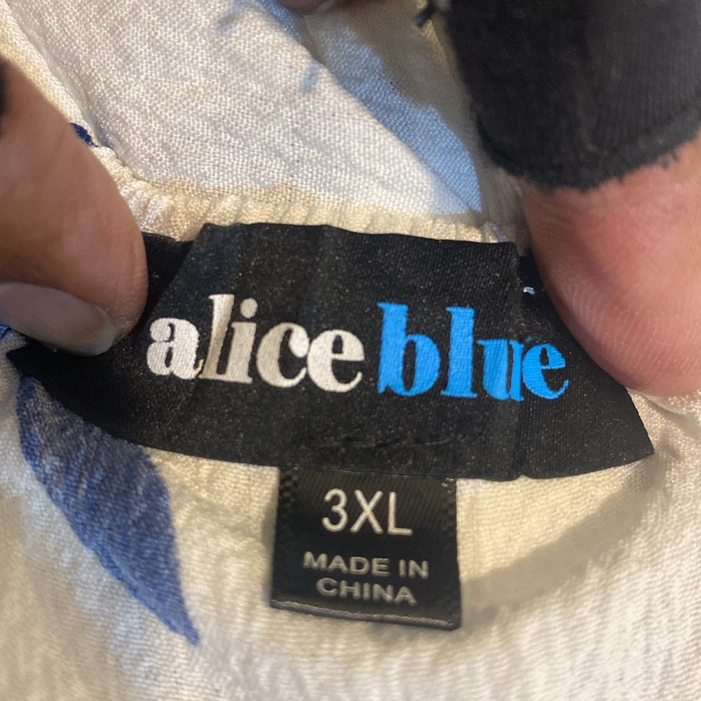 Alice Blue White Top with Navy Blue Floral Print - Picture 3 of 3